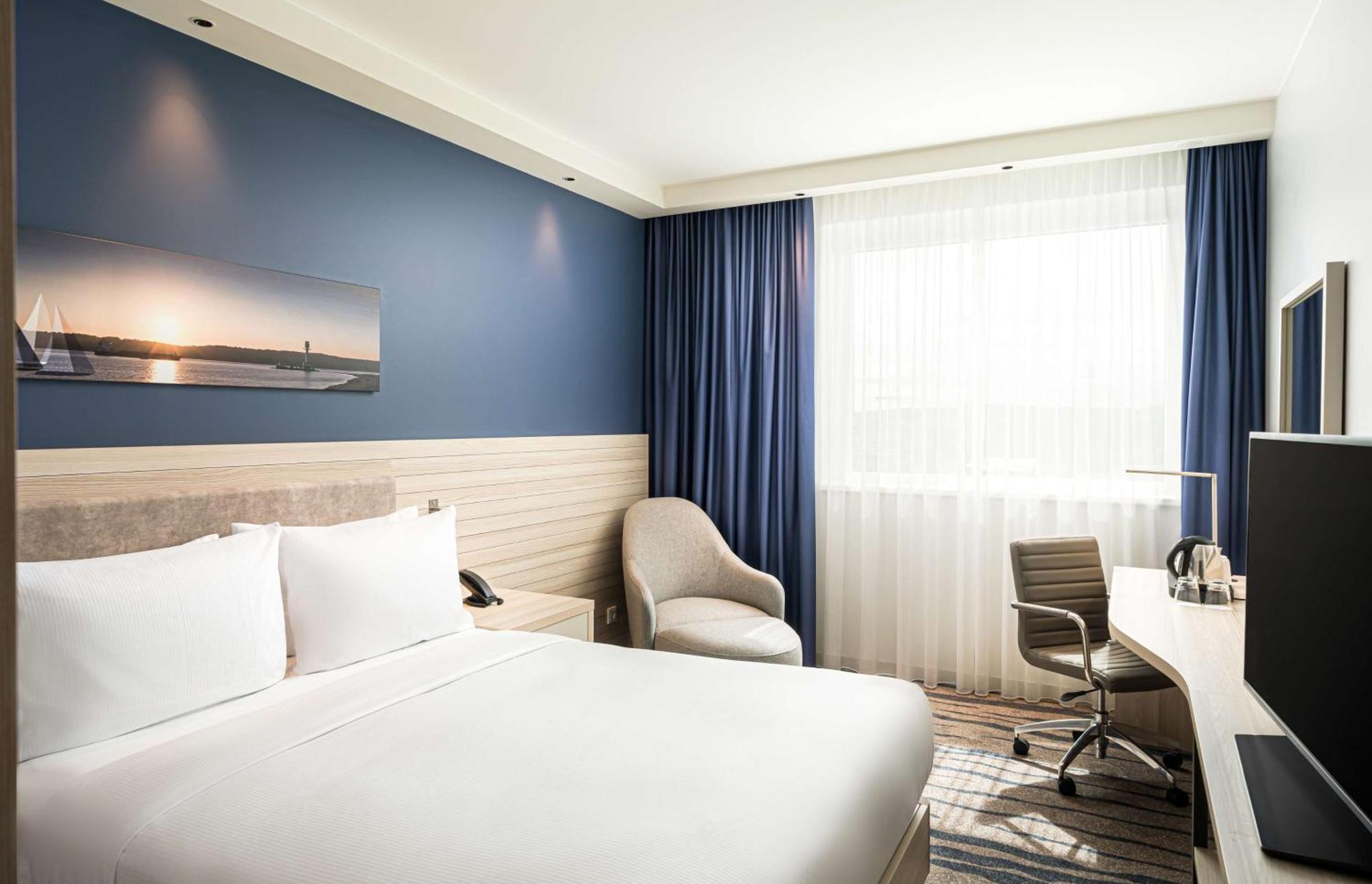 แฮมป์ตัน บาย ฮิลตัน คีล Hotel ภายนอก รูปภาพ
