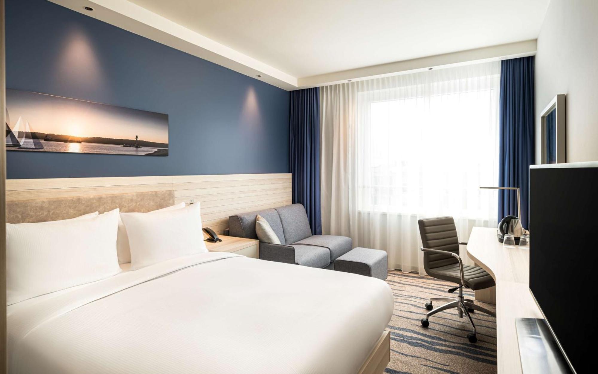 แฮมป์ตัน บาย ฮิลตัน คีล Hotel ภายนอก รูปภาพ