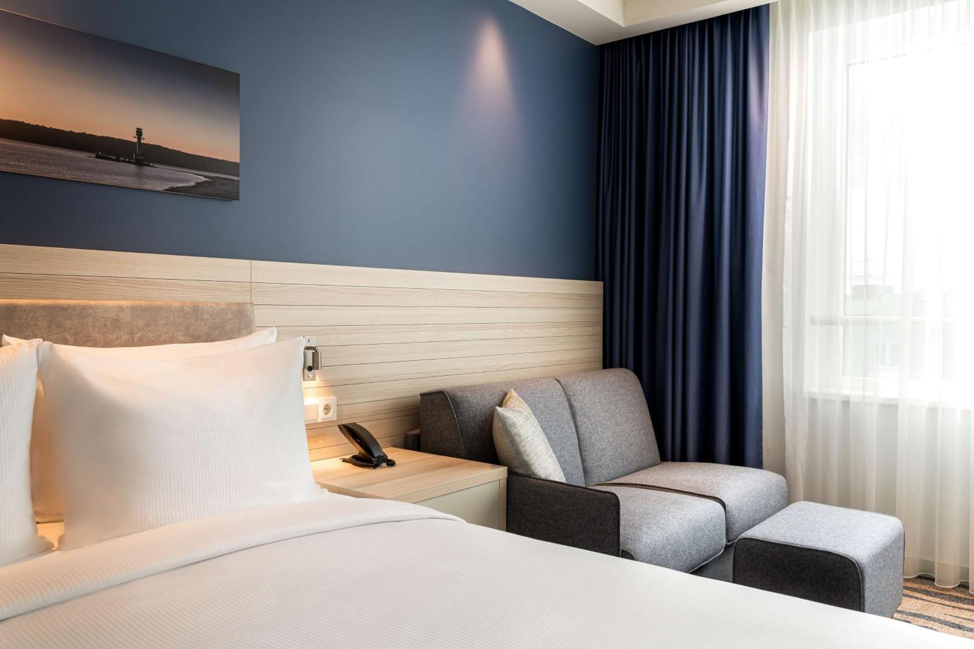 แฮมป์ตัน บาย ฮิลตัน คีล Hotel ภายนอก รูปภาพ