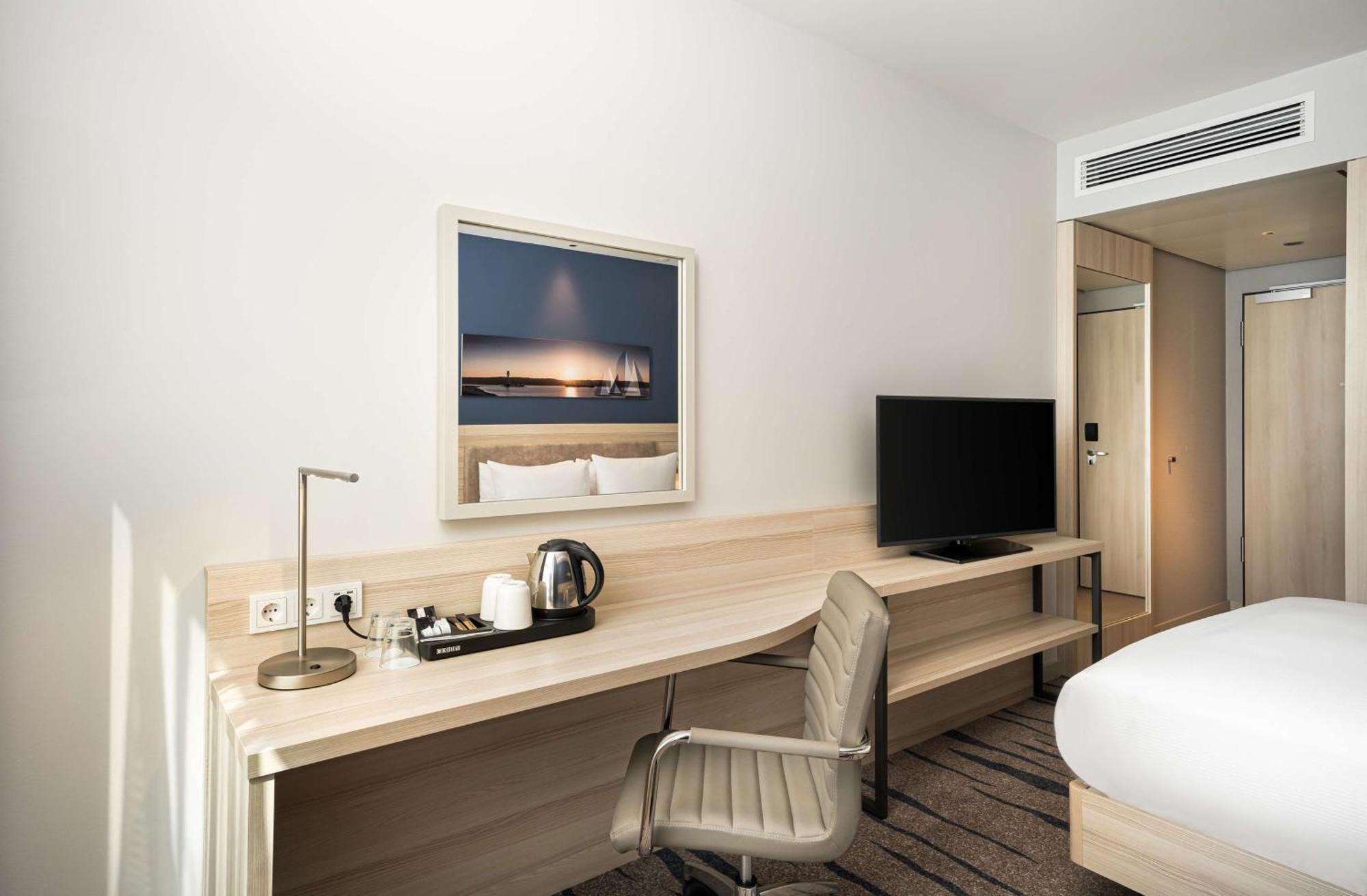แฮมป์ตัน บาย ฮิลตัน คีล Hotel ภายนอก รูปภาพ